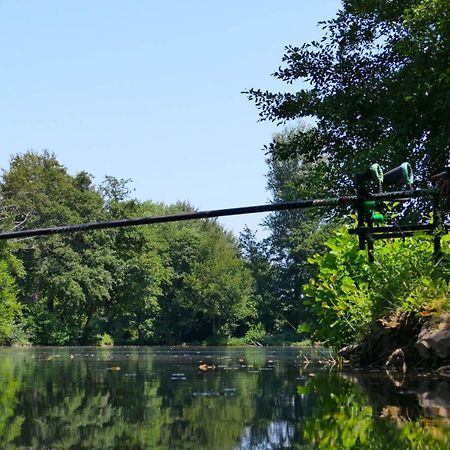 Camping Les Lacs De Courtes Hotel Estang Exterior foto