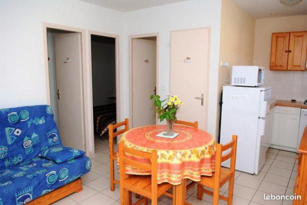 Camping Les Lacs De Courtes Hotel Estang Exterior foto