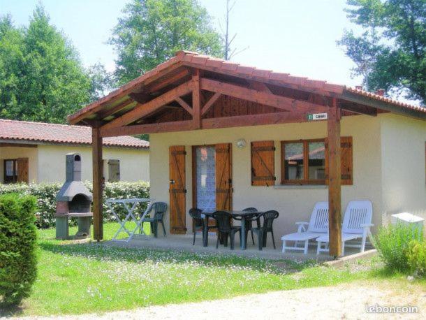 Camping Les Lacs De Courtes Hotel Estang Exterior foto