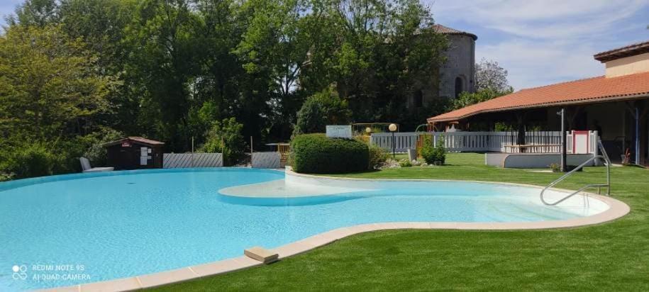 Camping Les Lacs De Courtes Hotel Estang Exterior foto